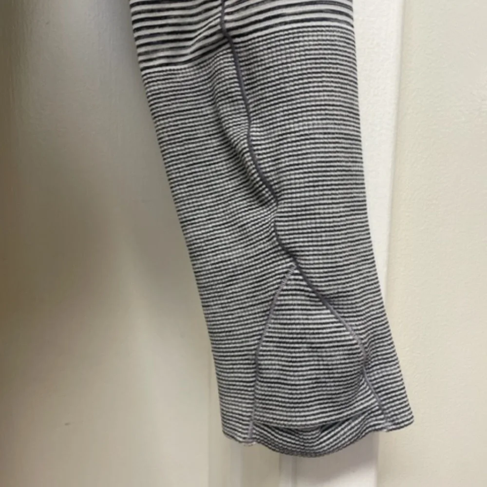 Lululemon Swiftly Tech Long Sleeve 2.0 Tempo Stripe EUC - Picture 8 of 11